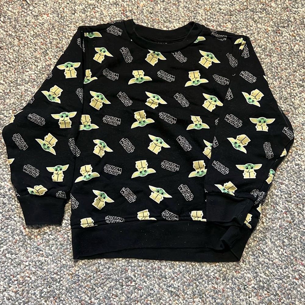 Kids Star Wars sweatshirt. Warm and soft with baby yoda design. Size S.